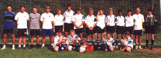 C-Jugend Saison 2000/2001 nebst Betreuern in der Sportschule Grnberg